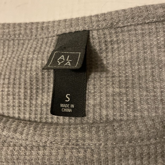 ALYA waffle shirt with bell sleeves - Picture 4 of 8